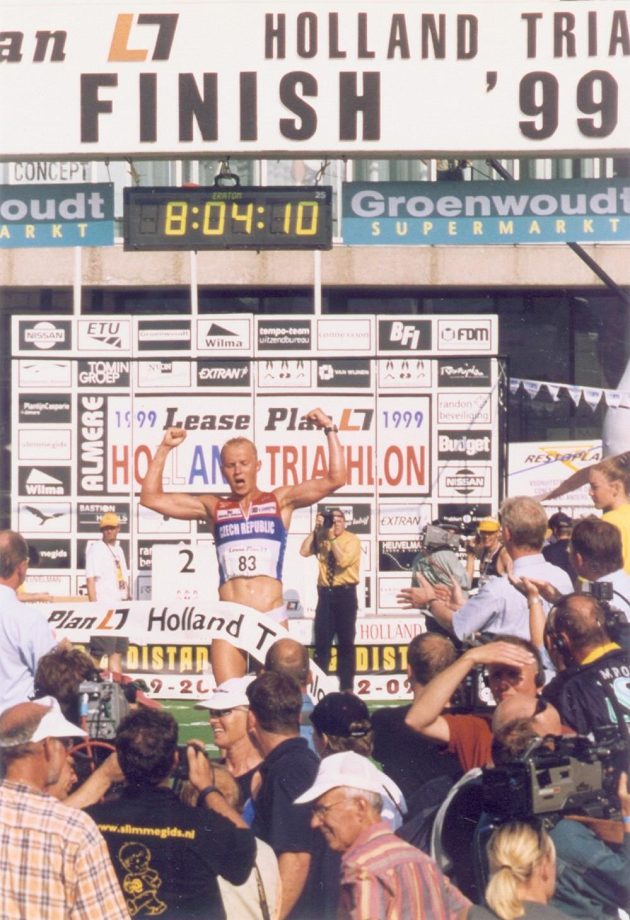 V roce 1999 Petr Vabroušek vybojoval na ME v dlouhém triatlonu v Nizozemsku stříbro. Jeho čas 8:04:10 byl pak na dlouho českým rekordem.