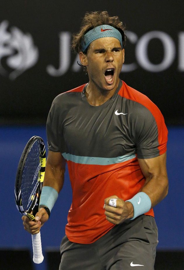 Španělský tenista Rafael Nadal se raduje z výhry nad Rogerem Federerem v semifinále Australian Open.