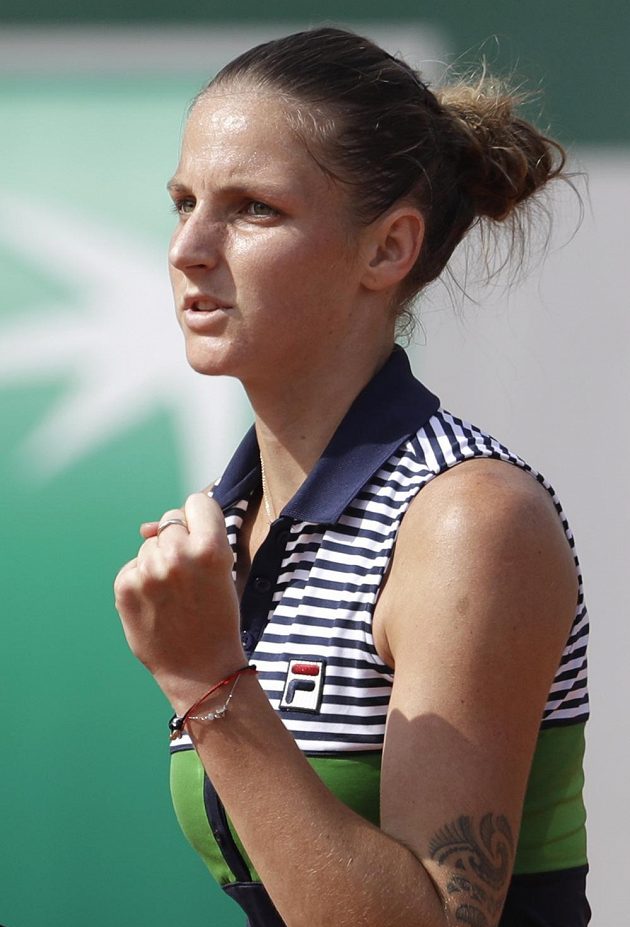 Karolína Plíšková postoupila do 2. kola French Open, když vyhrála nad Číňankou Čeng Saj-saj po setech 7:5, 6:2.