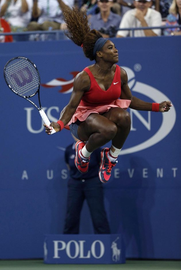 Vítězné skotačení Sereny Williamsové po výhře nad Victorií Azarenkovou ve finále US Open.