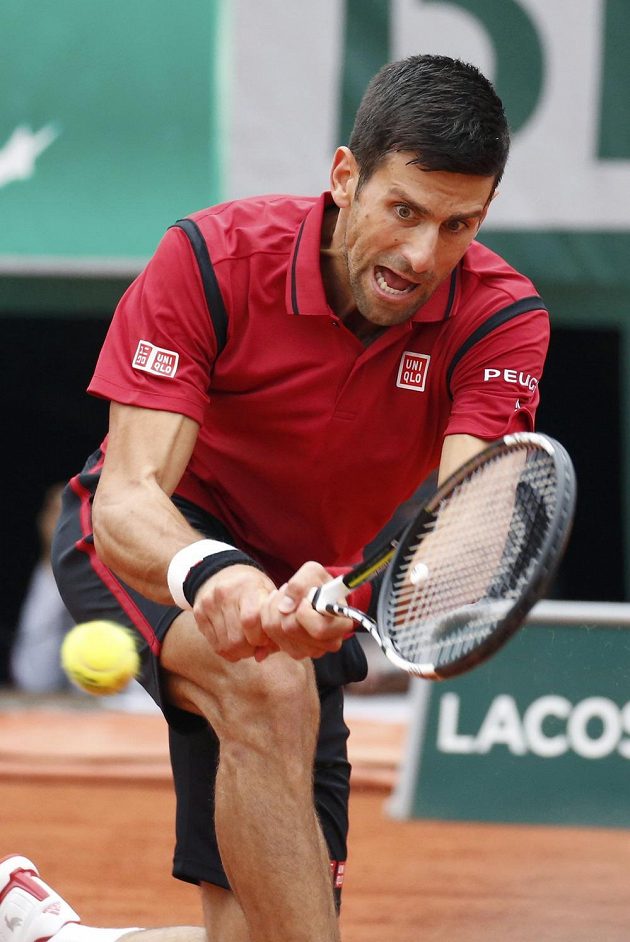 Srbský tenista Novak Djokovič během finálového duelu French Open s Britem Andym Murraym.