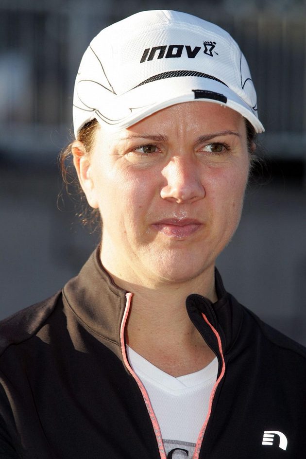 Marie-Louise Stenildová při svém úspěšném pokusu o sedm maratónů na sedmi kontinentech za sedm dnů.