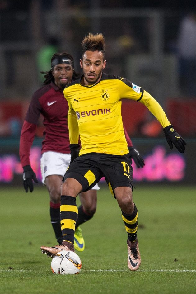 Pierre-Emerick Aubameyang z Dortmundu během přípravného utkání se Spartou v německém Essenu.