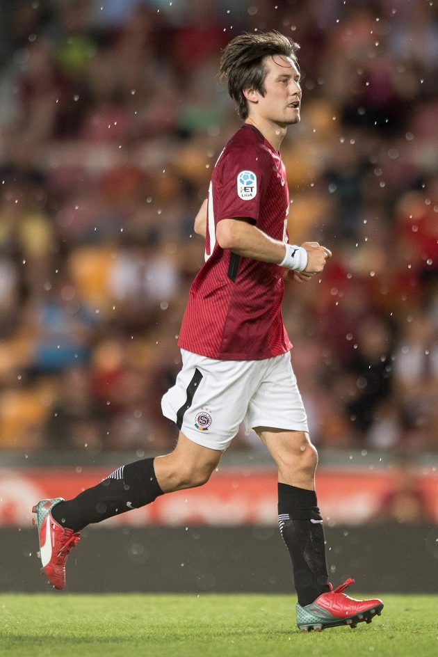 Tomáš Rosický se dočkal bouřlivého aplausu tribun na Letné, když nastoupil do derby s Bohemians. Zápas nakonec skončil 1:1 a výsledek ikonu Sparty zklamal.