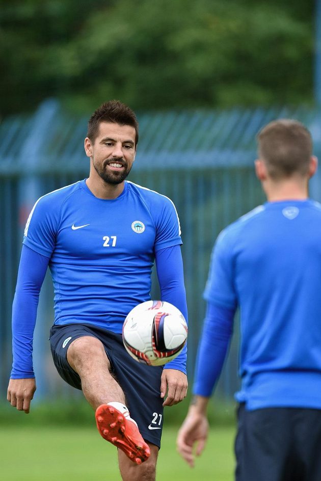 Liberecký útočník Milan Baroš (vlevo) na tréninku před zápasem 2. kola Evropské ligy s týmem PAOK Soluň.