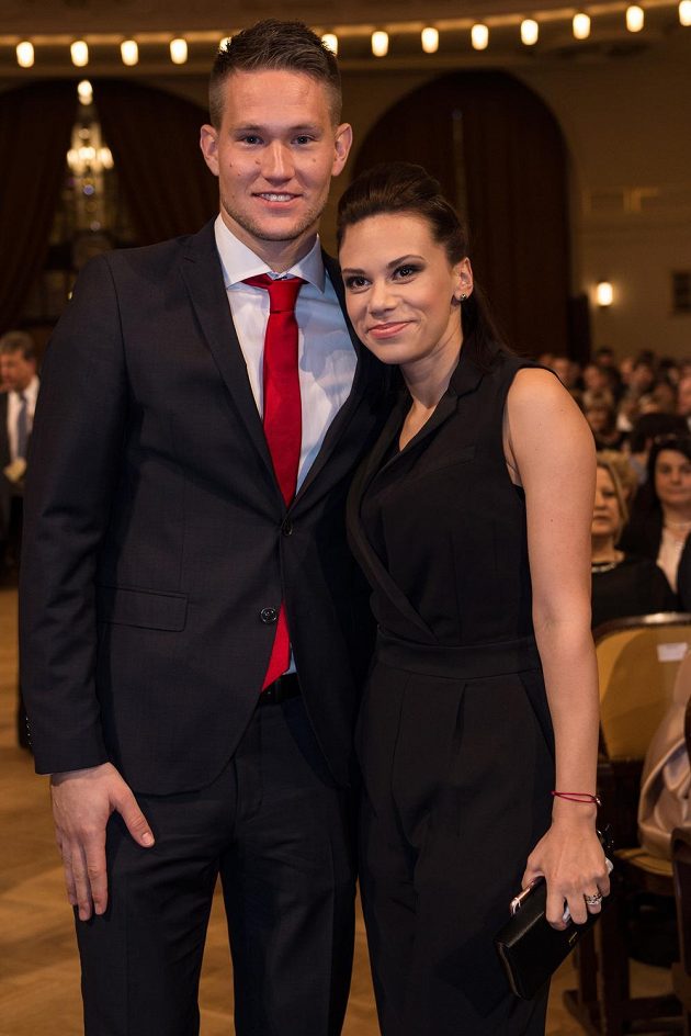 Tomáš Vaclík s partnerkou během vyhlášení ankety Fotbalista roku 2015 v Obecním domě v Praze.