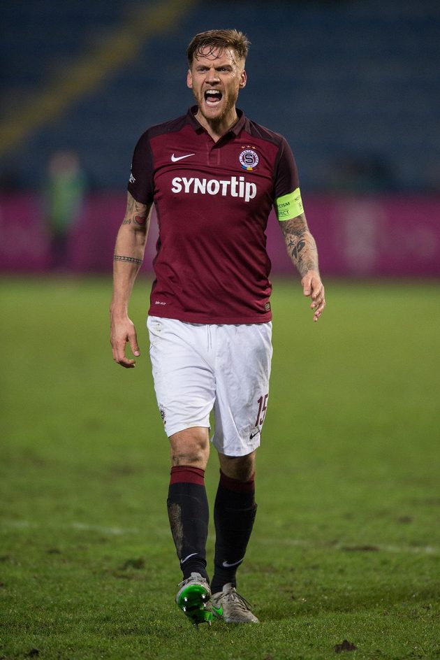 Obránce pražské Sparty Radoslav Kováč během úvodního čtvrtfinálového utkání MOL Cupu v Liberci.