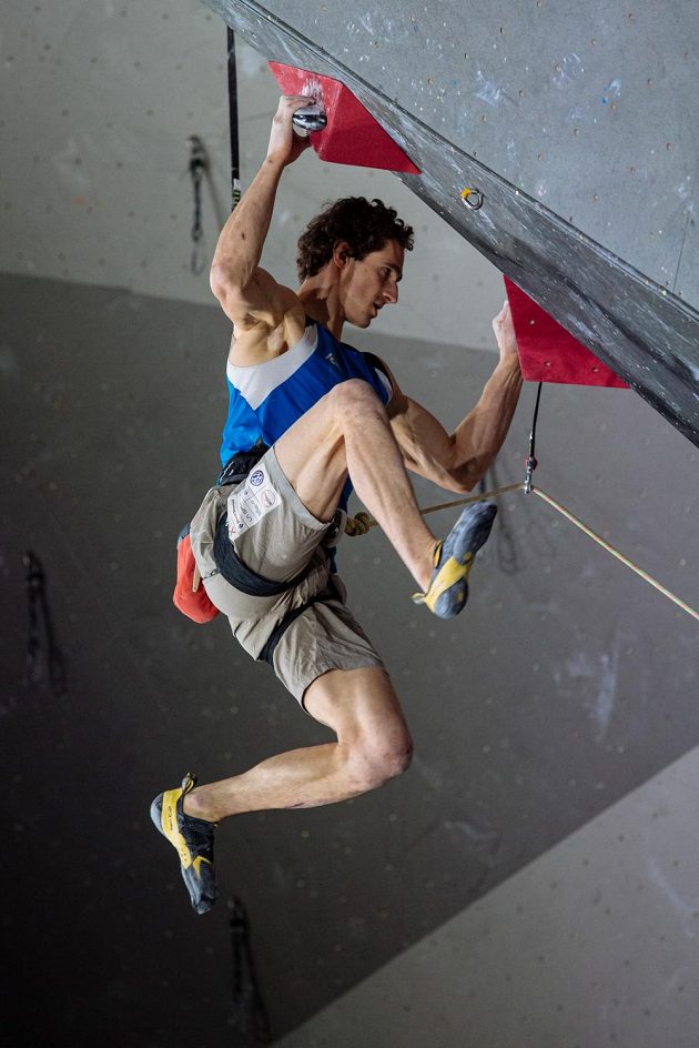 Adam Ondra v Toulouse při kvalifikaci o účast na OH v Tokiu.