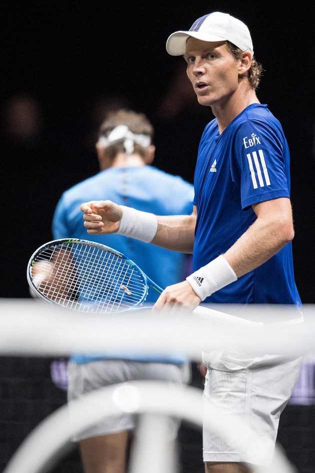 Tomáš Berdych během čtyřhry po boku Rafaela Nadala, s nímž hrál proti dvojici Jack Sock a Nick Kyrgios.