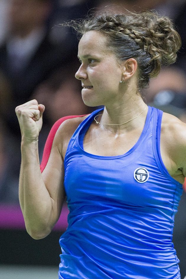 Barbora Strýcová povolila soupeřce v úvodním duelu fedcupového semifinále jen dvě hry.