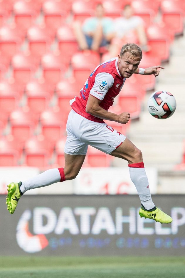 Mick van Buren ze Slavie Praha a jeho gólová hlavička na 1:0 během utkání s Mladou Boleslaví v 5. kole HET ligy.