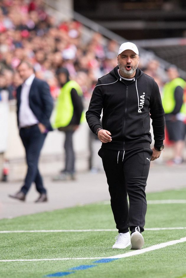 Trenér Slavie Praha Jindřich Trpišovský během utkání nadstavby Fortuna ligy ve skupině o titul s Plzní.
