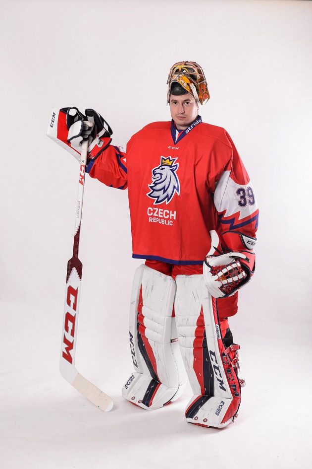 Český hokejový brankář David Rittich v novém reprezentačním dresu.