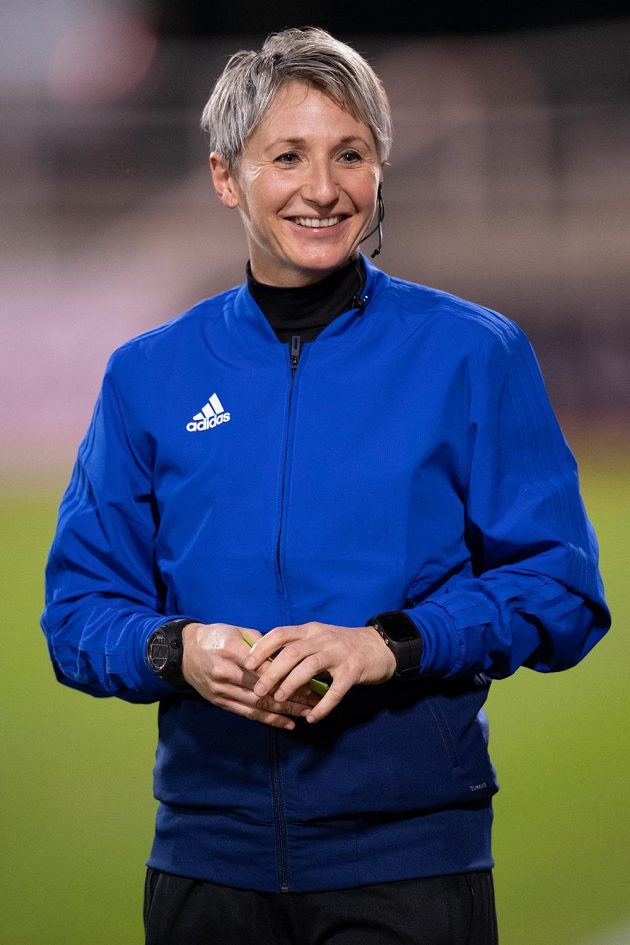 Rozhodčí Jana Adámková během utkání 18. kola Fortuna ligymezi Duklou a Příbramí.