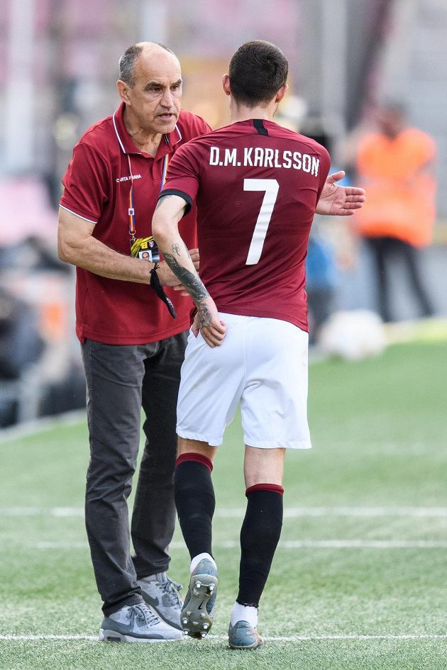Trenér Sparty Praha Václav Kotal a David Moberg Karlsson během utkání ve skupině o titul s FK Jablonec.