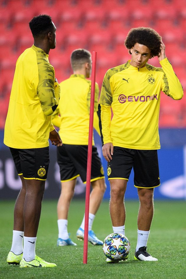 Axel Witsel z Dortmundu během tréninku před utkáním základní skupiny Ligy mistrů na hřišti Slavie.
