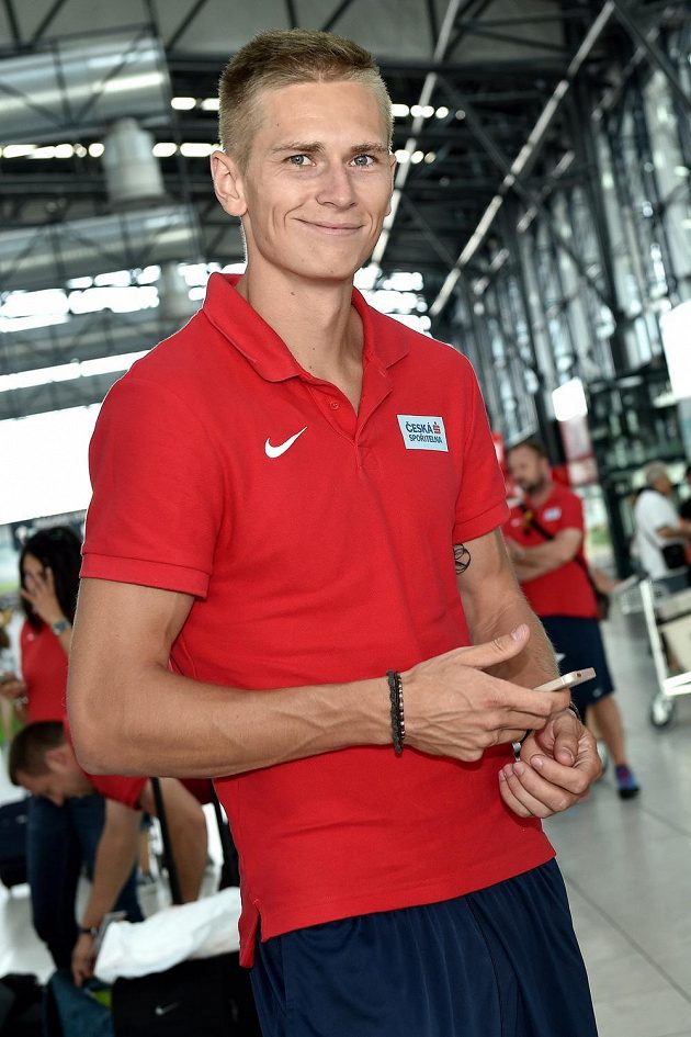 Dálkař Radek Juška před odletem na atletické mistrovství světa do čínského Pekingu.