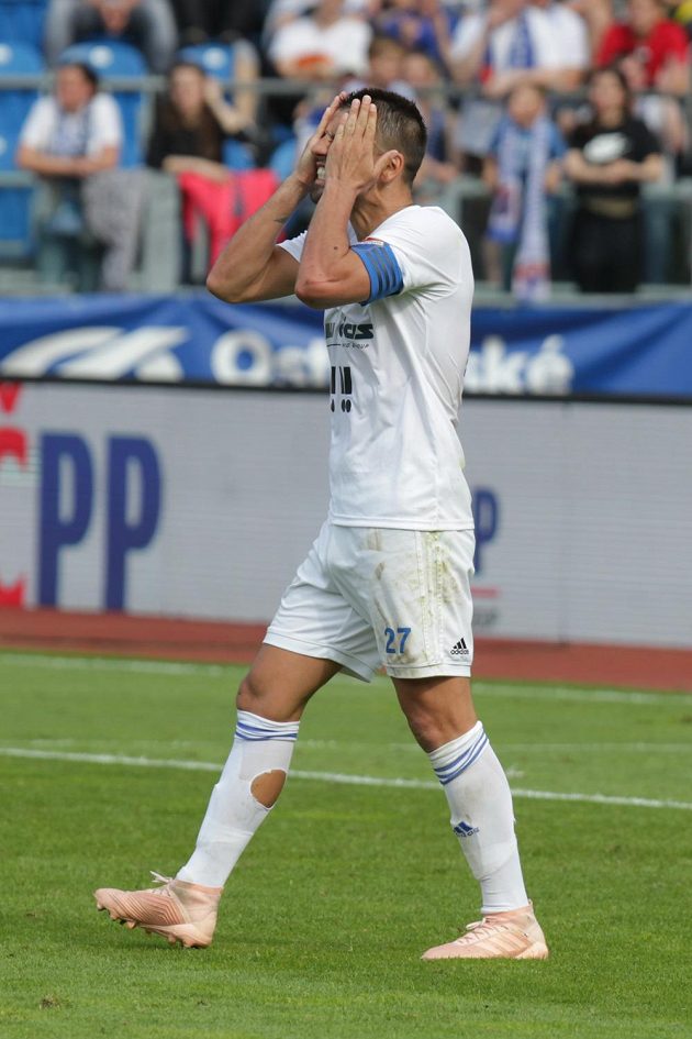 Zkušený útočník Milan Baroš z Ostravy neskrývá zklamaní poté, co jeho Baník nepostoupil do Evropské ligy.