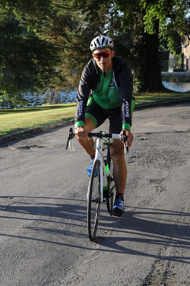 Pedro Horrillo se k cyklistice vrátil jako novinář a při Tour de France jako řidič doprovodného vozidla Škoda. Během nejslavnějšího závodu občas usedne i na kolo.