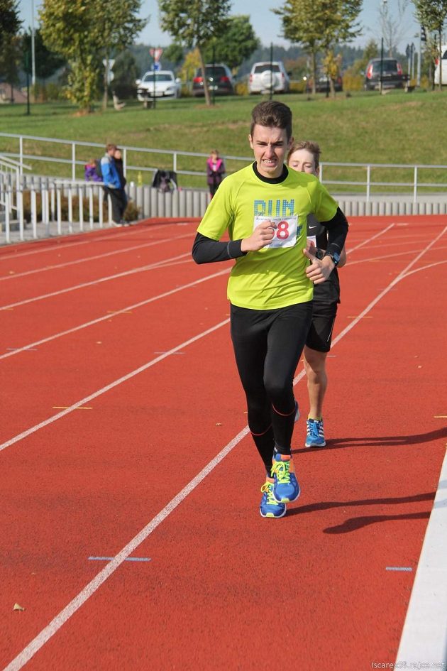 Podzim 2015 a Zemská míle na 800 metrů v Lanškrouně na běžeckém ovále - čas 2:39.