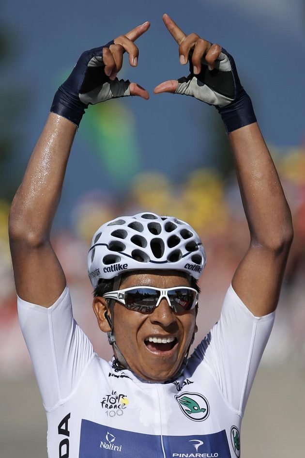 Nairo Alexander Quintana se raduje z vítězství v předposlední etapě Tour de France.