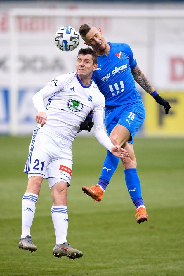 Ondřej Zahustel z Mladé Boleslavi a Jiří Fleišman z Baníku Ostrava během utkání.