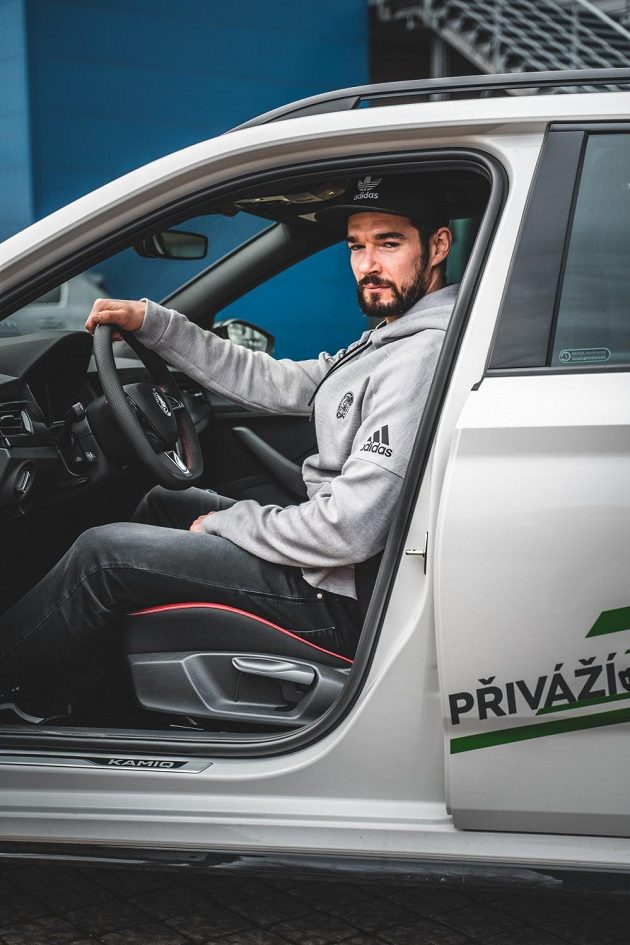 Odměna pro Michala Birnera, který v lednu zaznamenal nejvíc bodů v hokejové extralize. Liberecký hráč získal díky projektu Náš lídr na jeden měsíc do užívání vůz Škoda Kamiq.