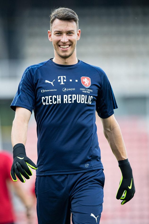 Gólman Jiří Pavlenka během tréninku reprezentace před přípravnými zápasy s národními týmy Austrálie a Nigérie.