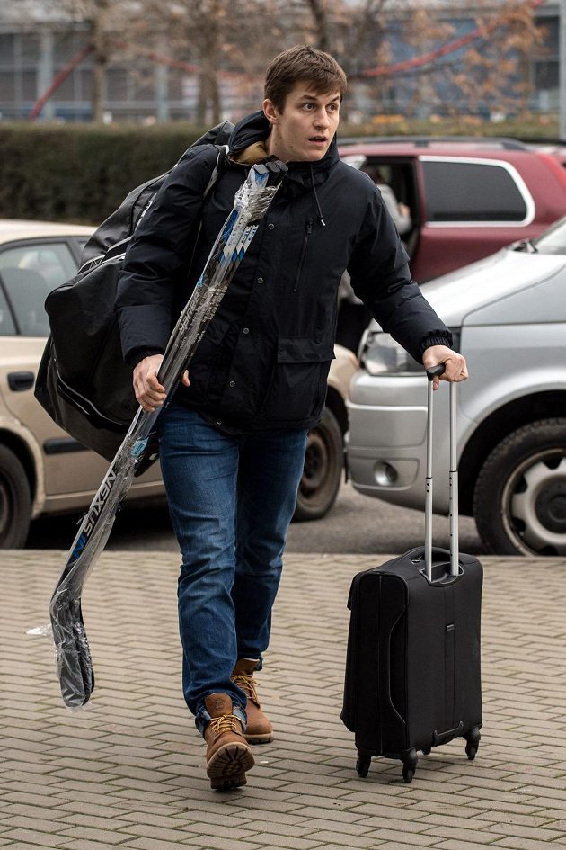 Útočník Lukáš Radil přichází na sraz hokejové reprezentace v pražských Letňanech.