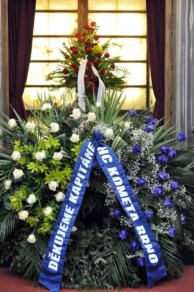 Poslední rozloučení s bývalým hokejovým a fotbalovým reprezentantem Vlastimilem Bubníkem 16. ledna v obřadní síni krematoria v Brně.