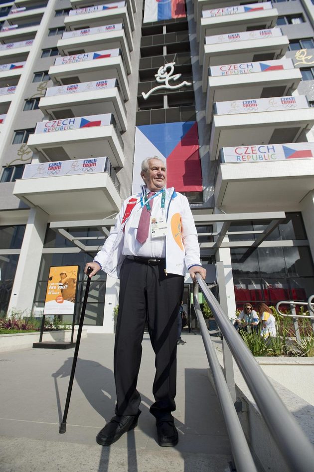 Prezident Miloš Zeman si prohlédl izázemí české části olympijské vesnice v Riu de Janeiro.