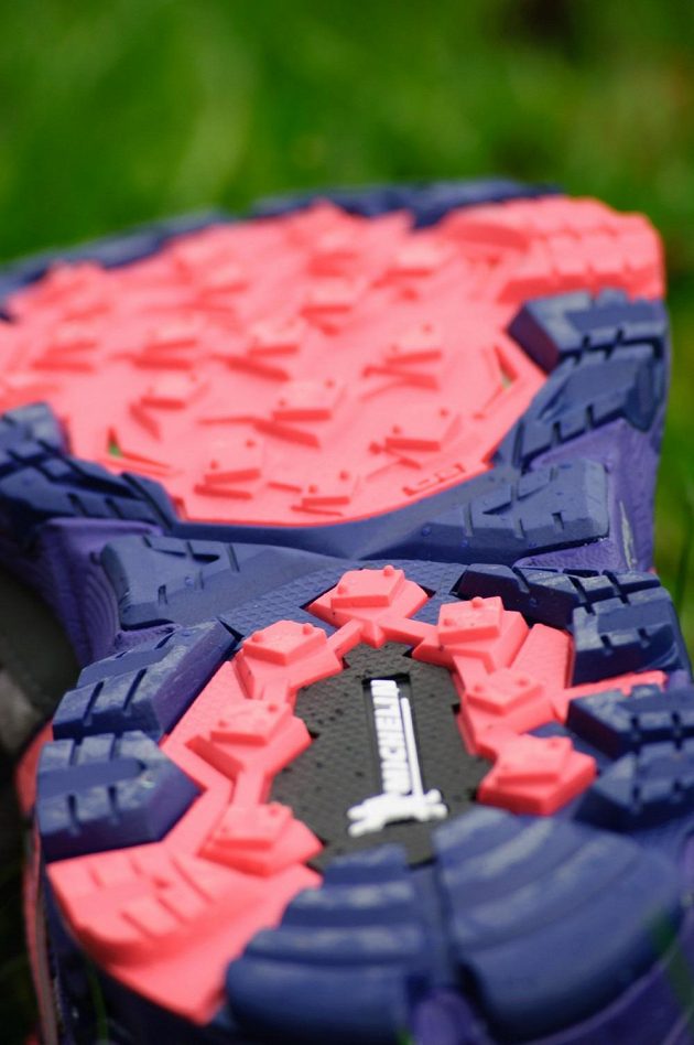Trailové běžecké boty Mizuno Wave Mujin 4 G-TX: Podrážka Michelin je značně strukturovaná.
