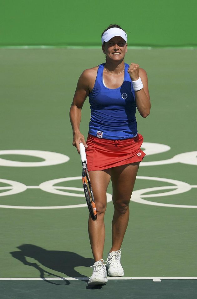 Barbora Strýcová postoupila do druhého kola olympijského turnaje v Riu de Janeiro.