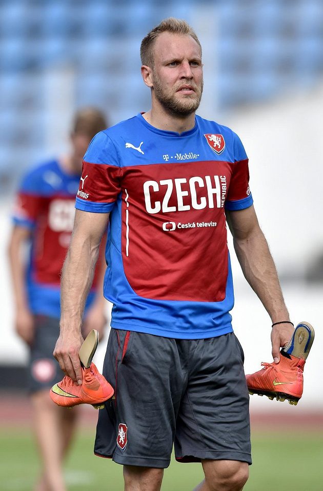 Daniel Kolář během tréninku české fotbalové reprezentace před utkáním kvalifikace ME 2016 na Islandu.