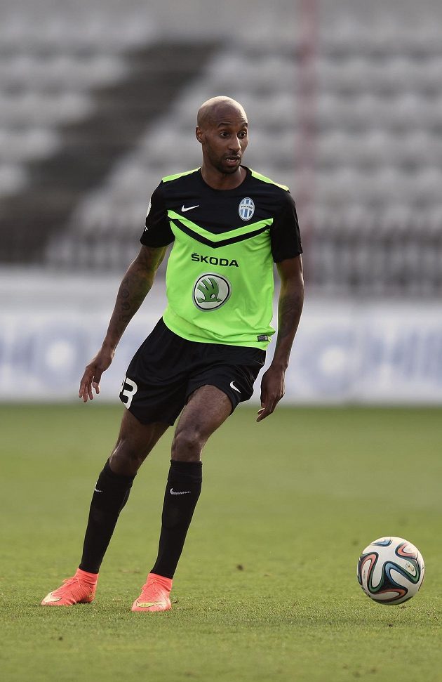 Mickael Tavares z Mladé Boleslavi v utkání osmifinále Poháru FAČR proti Viktorii Žižkov.