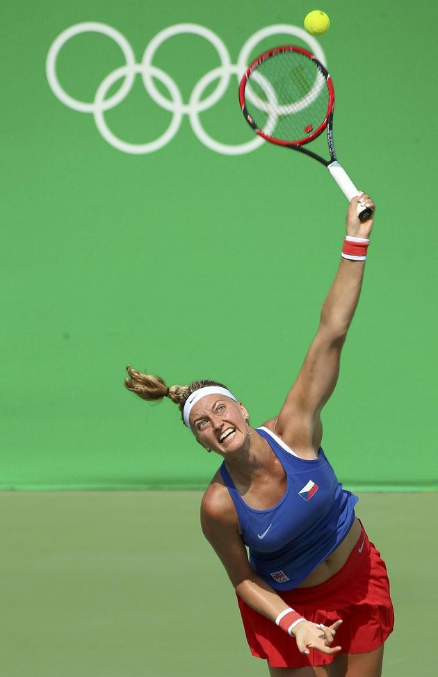 Petra Kvitová v souboji s Jekatěrinou Makarovovou z Ruska ve třetím kole olympijského tunaje.