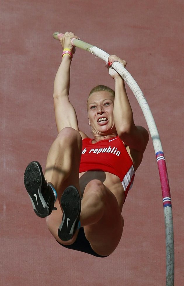 Jiřina Ptáčníková při jednom ze svých nepovedených pokusů v kvalifikaci mistrovství světa v Pekingu.