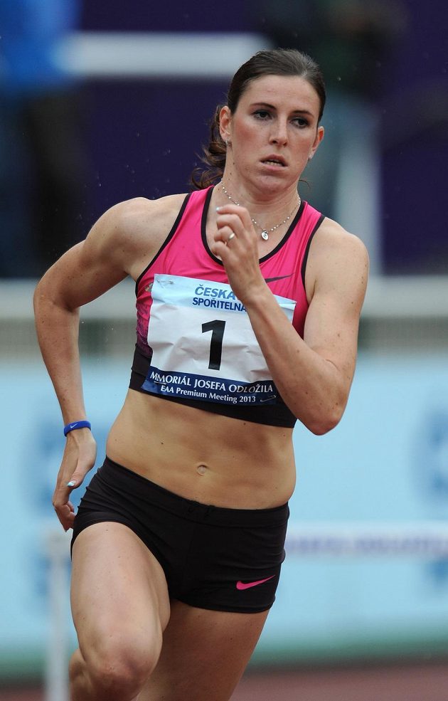 Atletka Zuzana Hejnová během závodu 400 m překážek v rámci Memoriálu Josefa Odložila.