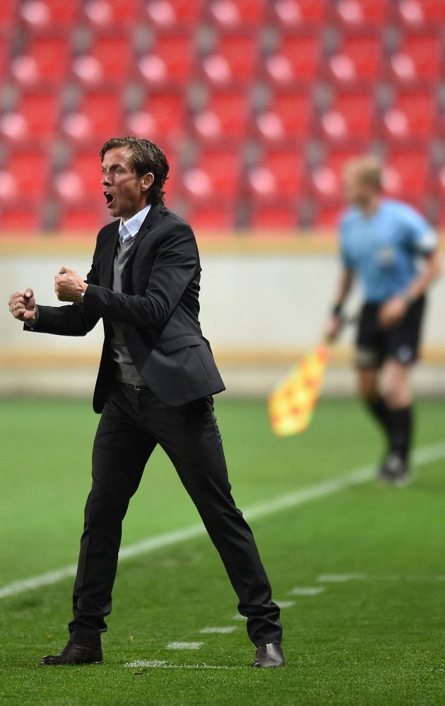 Trenér Slavie Alex Pastoor během utkání 27. kola Gambrinus ligy proti Příbrami.
