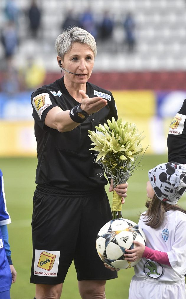 Hlavní rozhodčí zápasu Olomouc - Mladá Boleslav Jana Adámková.