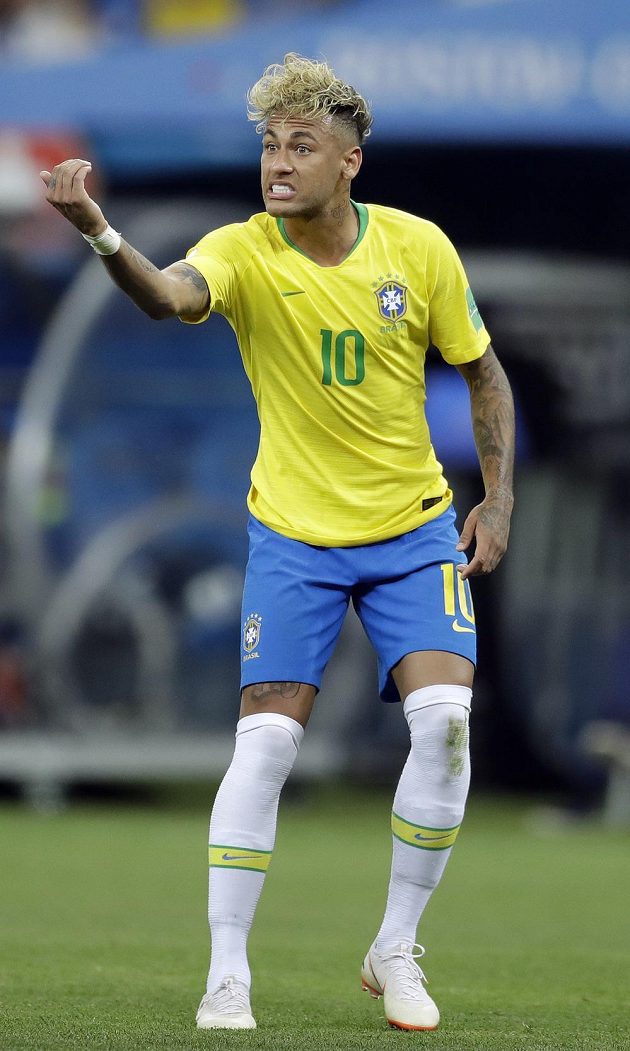 V úvodním utkání proti Švýcarsku nenadchl výkonem a teď se ještě brazilské hvězdě Neymarovi posmívají kvůli extravagantnímu účesu.