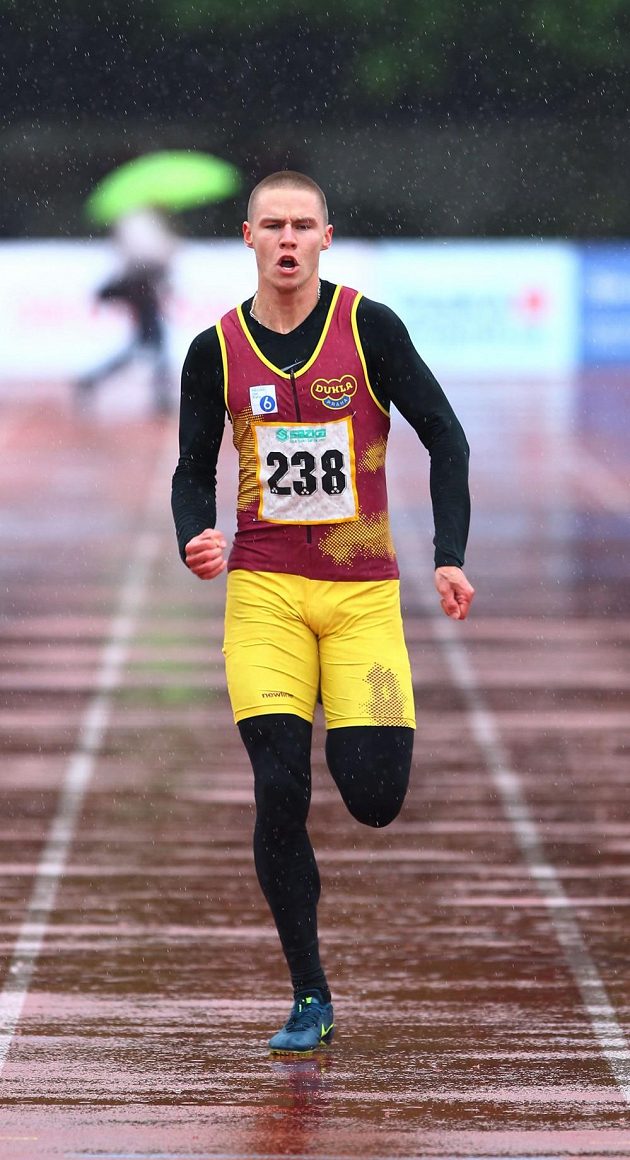 Sprinter Pavel Maslák byl se svým vítězným časem spokojený.