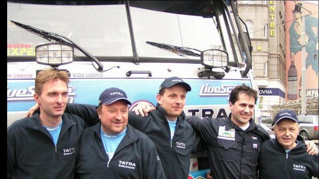 Členové Letka Racing Teamu (zleva) Petr Vodák, Vojtěch Morávek, Tomáš Tomeček, Jaromír Martinec a Vlastimil Buchtyár.