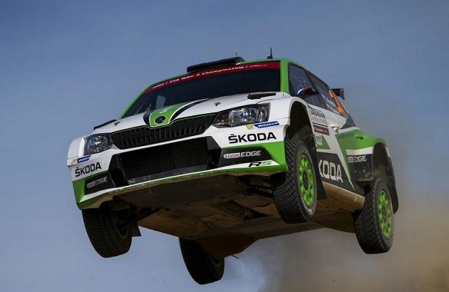 Jan Kopecký se Škodou Fabia R5 na trati Italské rallye na Sardinii, kde slavil vítězství.