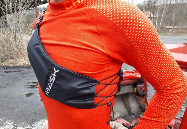 Běžecké pouzdro Binder Jogger od Mask Gear: Stahovací šňůrka slouží k rychlému doladění usazení.