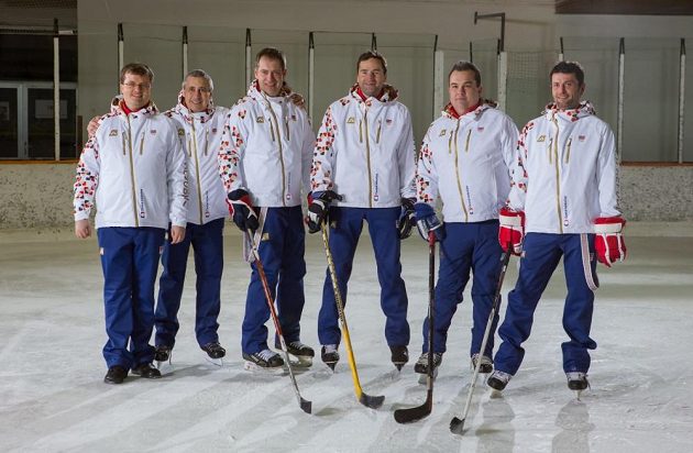 Komando od ledu - zleva Miroslav Langer, Radek Bauer, Martin Hosták, Robert Záruba, Michal Dusík a David Pospíšil.