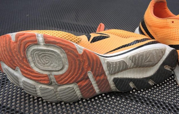 Běžecké boty Reebok One Series Harmony Racer: Daktyloskopická podrážka odolala i větším nástrahám, než pro které je určena.