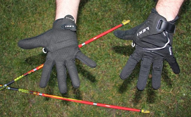 Skládací běžecké hole Leki Micro Trail Pro – rukavice Nordic Lite Shark Long.