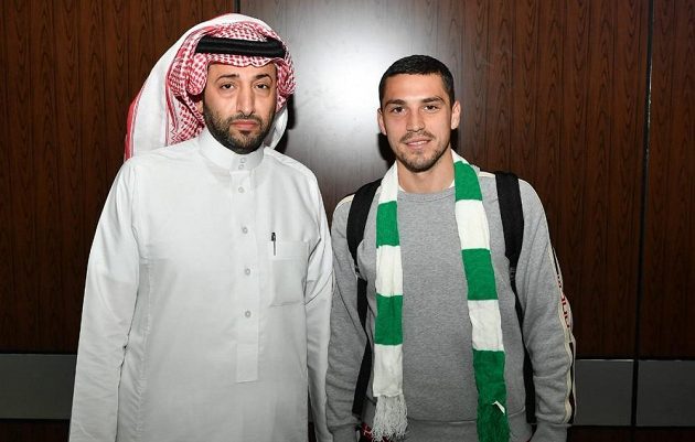 Nicolae Stanciu po příletu k finálnímu jednání s klubem Al Ahlí.