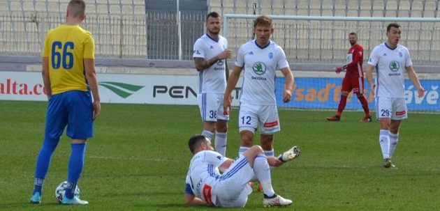 Záložník Mladé Boleslavi Marek Matějovský se na soustředění na Maltě během zápasu vážně zranil.